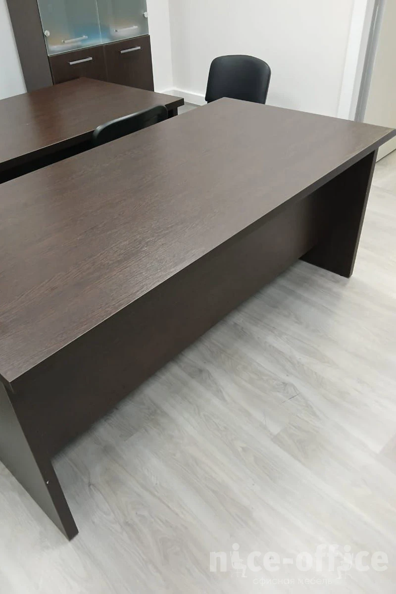 Стол для руководителя прямоугольный 1800x900x765 First фото в интерьере 2
